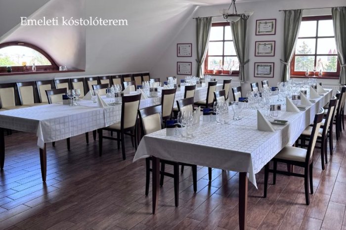 Emeleti kóstolóterem.jpg