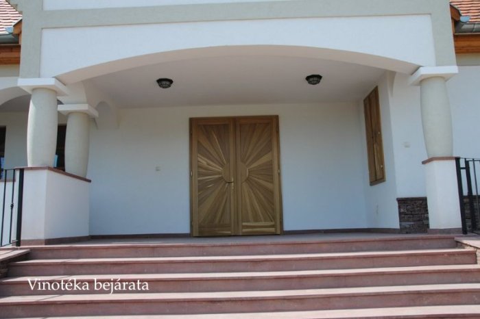 Vinotéka bejárata.jpg